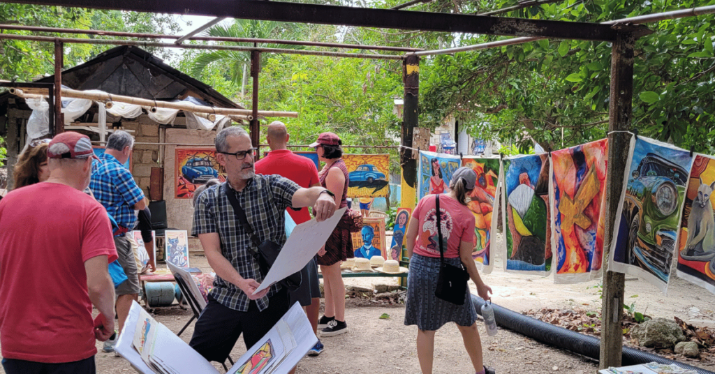 Cuba bike tour - art stop